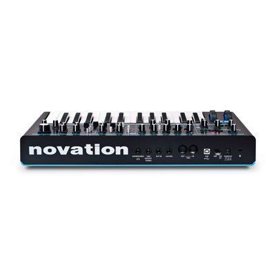 Аналоговий синтезатор Novation Bass Station II 32001 фото